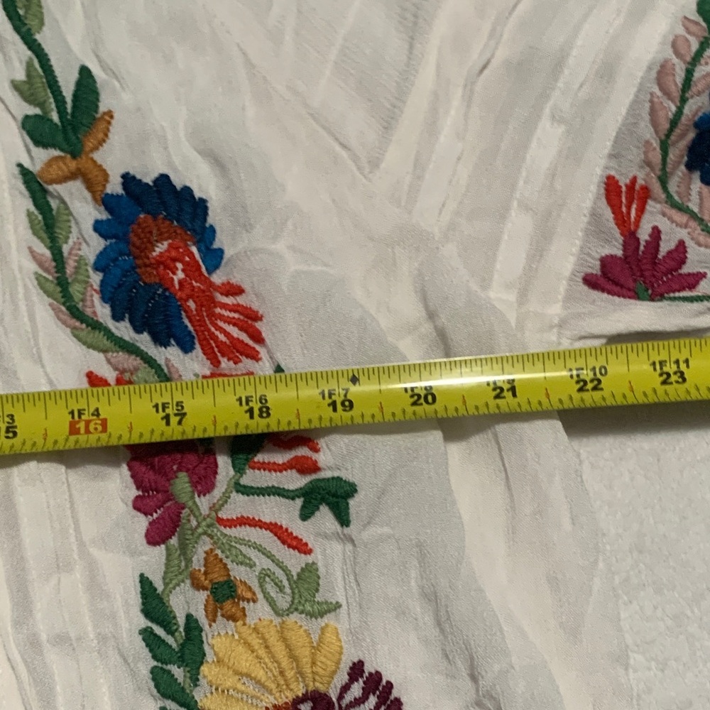 Tru Luxe Jeans Cream Tunic with Colorful Embroidery - Picture 9 of 14